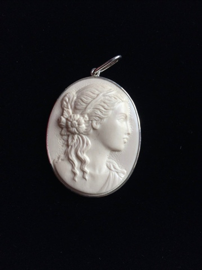 Камея "Нимфа", бивень мамонта