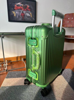 Дорожный чемодан Rimowa