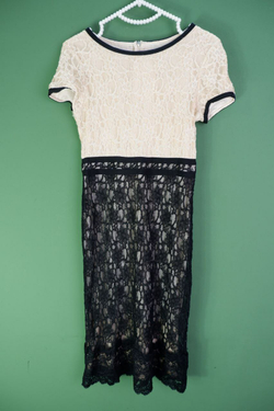 Платье красивое 40 размер