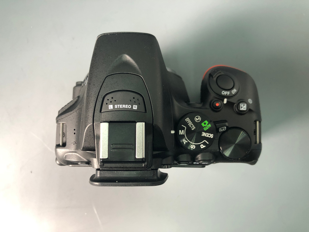 Nikon D5600, 1150 кадров пробега.