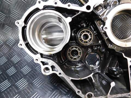 Левая часть картера Yamaha Drag Star XVS1100 Classic VP13J 050752