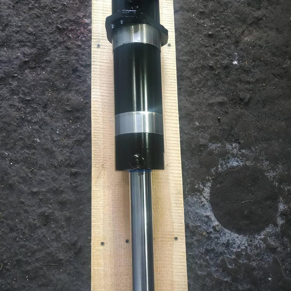 Гидроцилиндр рулевого управления Маниту (Manitou). 564138, 564135, 706909, 894119 Применяется на моделях: MLT634-LSU Turbo, MLT634-120 LSU, MLT731 Turbo, MLT735-LSU Turbo, MLT735-120 LSU, MLT741-LSU Turbo, MLT741-120 LSU, MLT1035 L-LSU