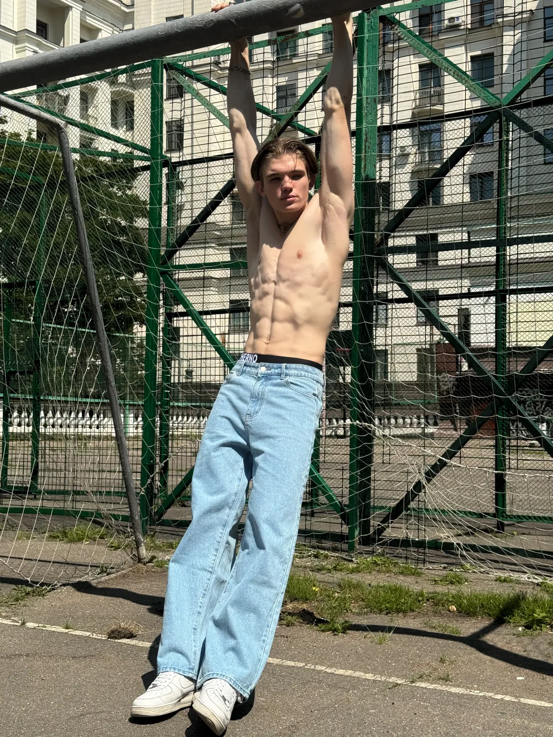 Голубые джинсы 