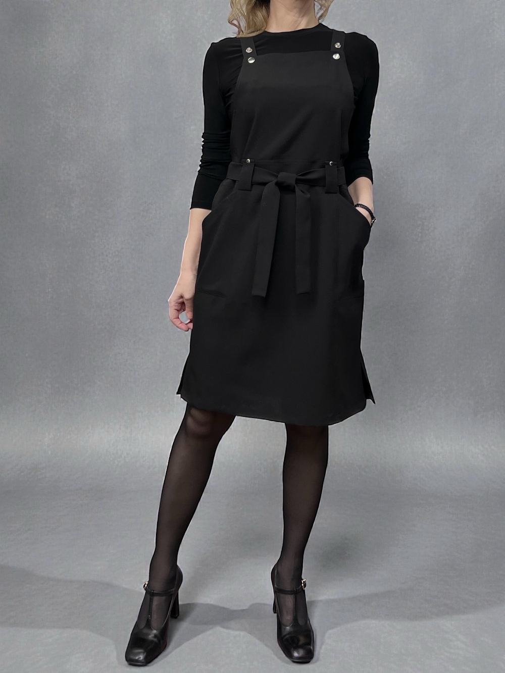 Сарафан из костюмной ткани для парикмахера 