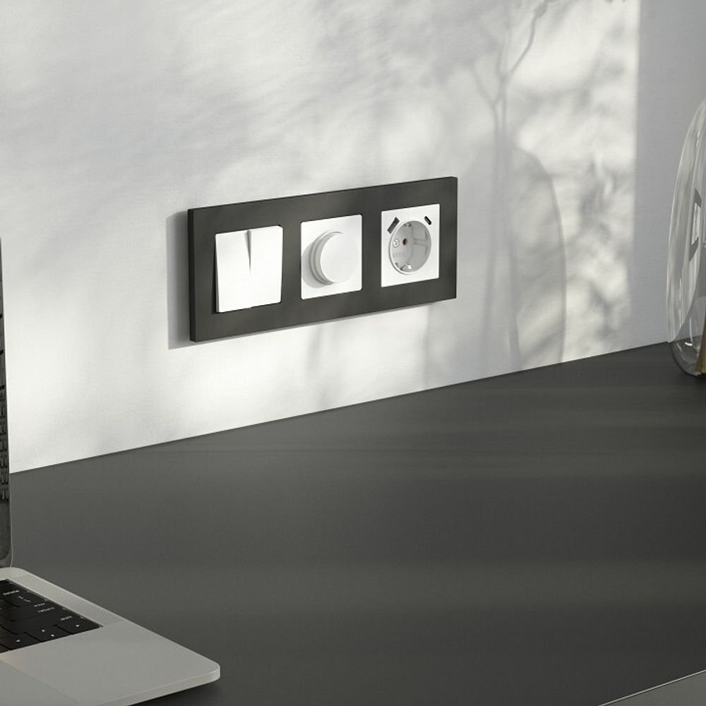 Розетка с заземлением и со шторкой и 2хUSB type A и C, без рамки Werkel белый матовый W1171761