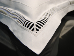 Наволочка 70х70 Christian Fischbacher Luxury Nights Vintage 500 Швейцария фрагмент