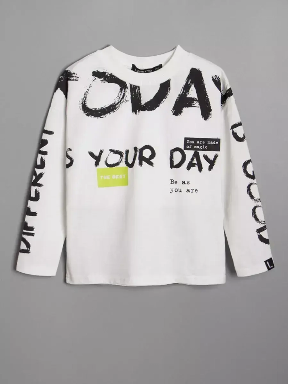 Белый лонгслив оверсайз для мальчика