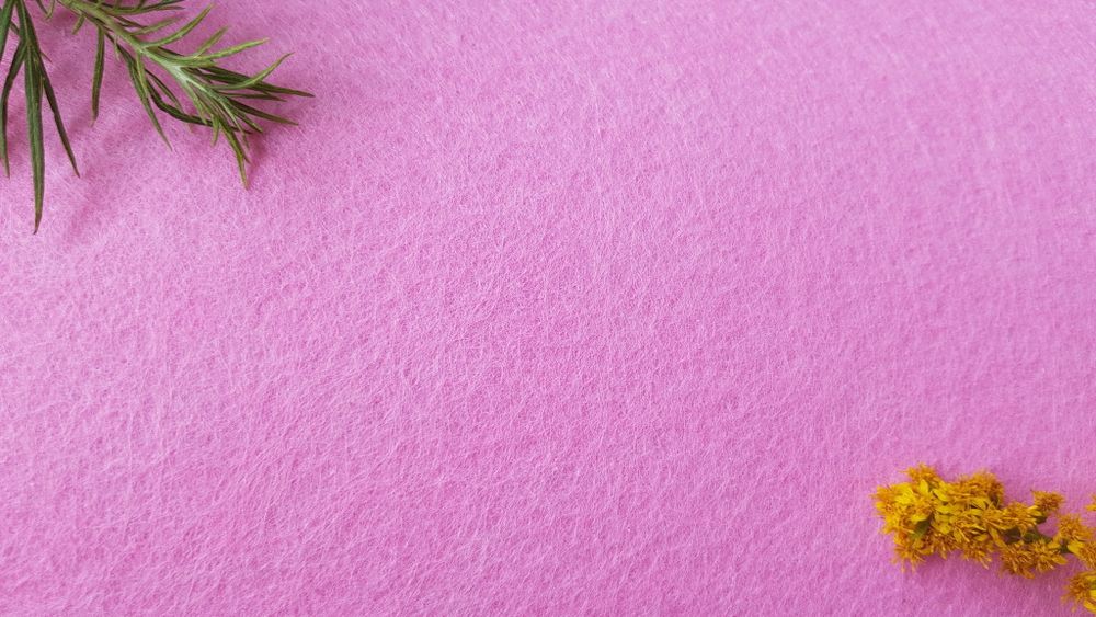 Фетр средней жёсткости 2 мм, ш. 1 м, 215,4 гр/м2, розовый