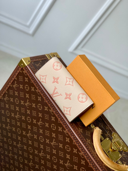 Louis Vuitton Emilie Wallet
