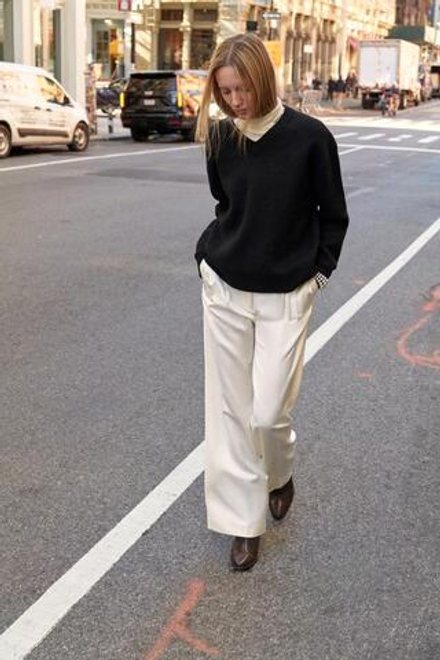 ZARA ОДНОТОННЫЙ СВИТЕР С V-ОБРАЗНЫМ ВЫРЕЗОМ, ЧЕРНЫЙ