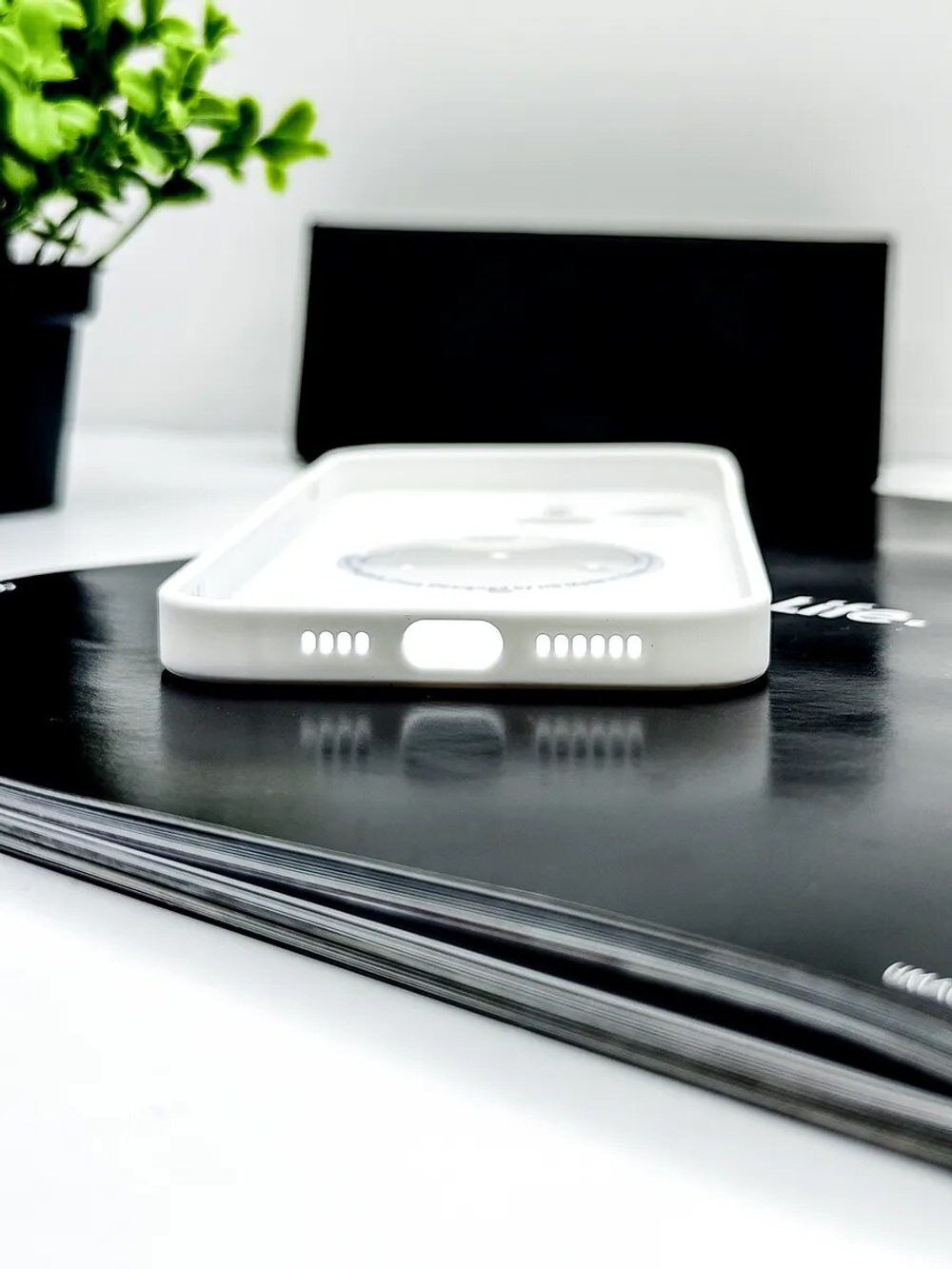 Чехол стеклянный с MagSafe, на iPhone 14 Pro Max, Silver