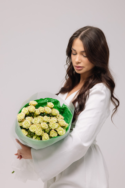 11 веток кустовой розы