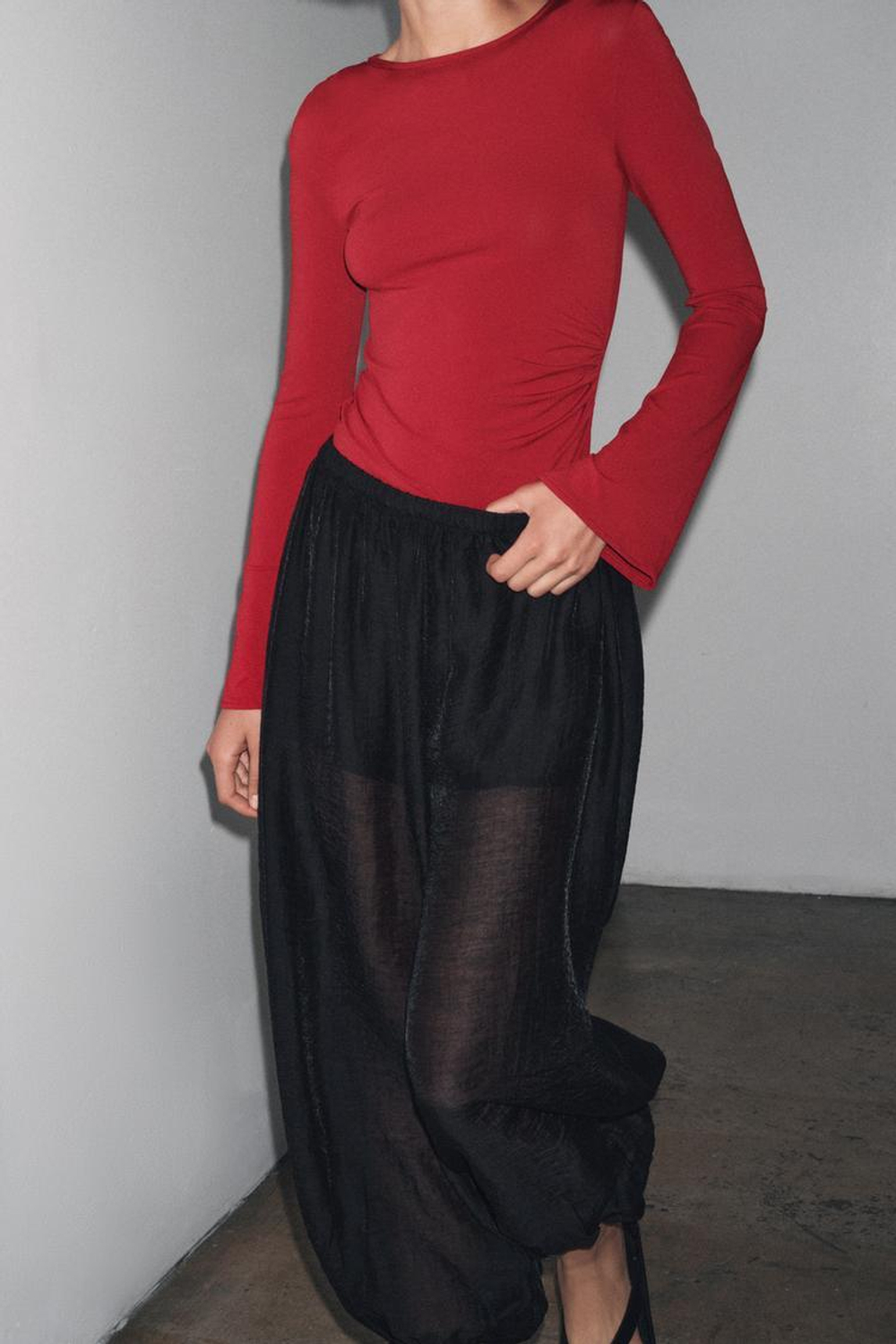 ZARA ФУТБОЛКА С ДЛИННЫМИ РУКАВАМИ И СБОРКАМИ, БУРГУНДИ