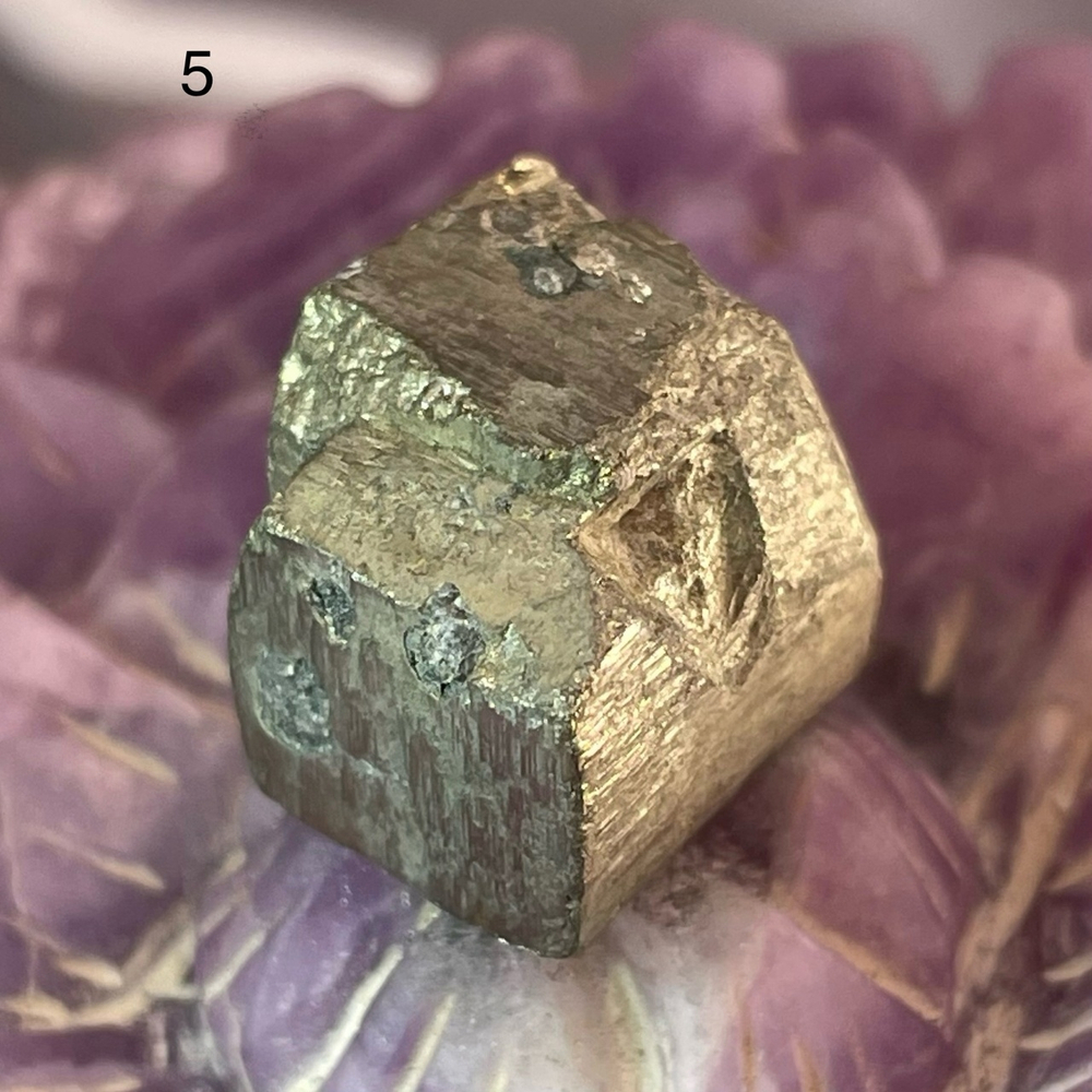 39222 Пирит куб кристалл необработанный 15-18мм