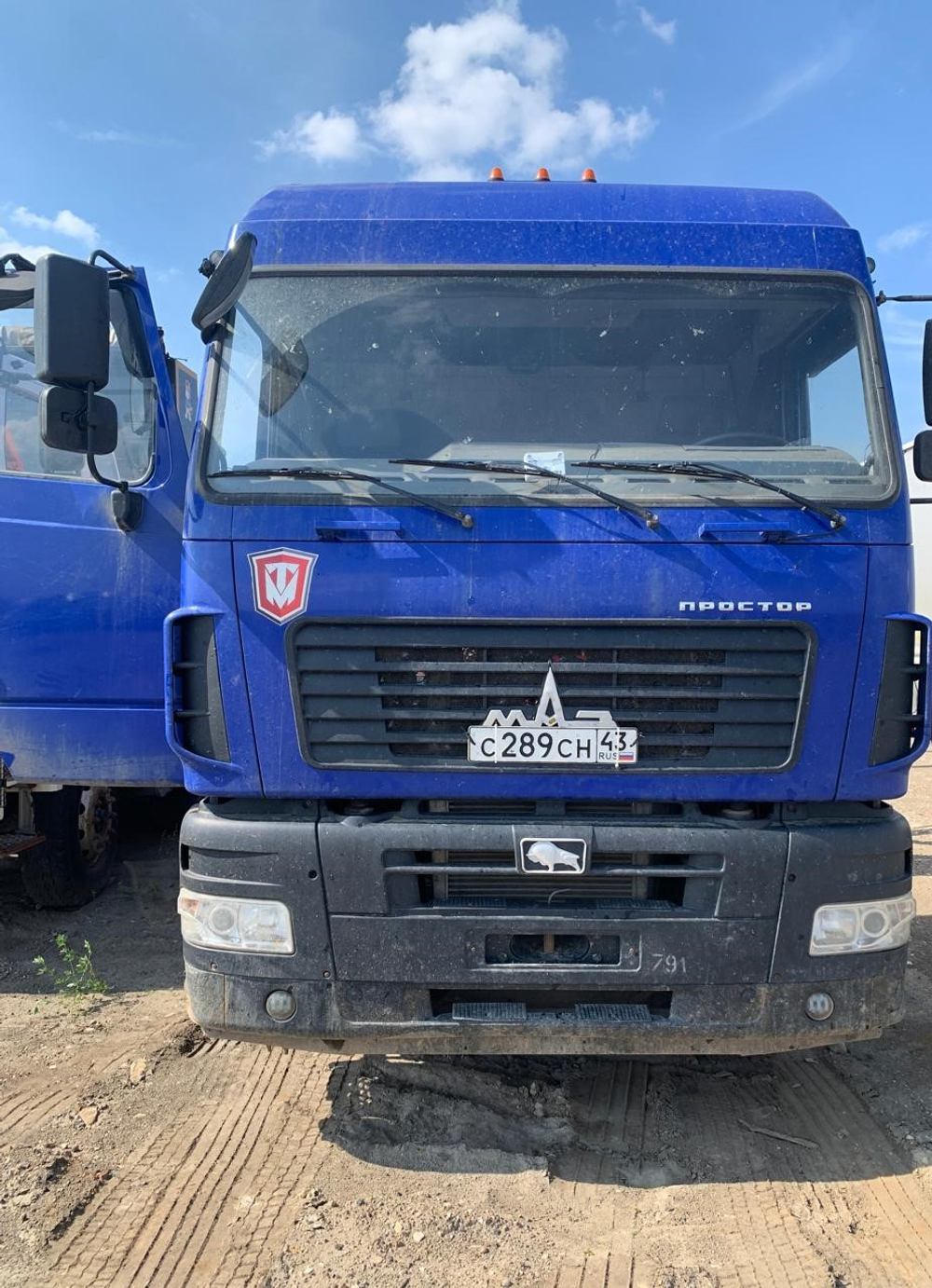 МАЗ 6430 6x4 Седельный тягач 643028-570-021 (Дизельный, 11,6 л, 423 л.с., МТ)