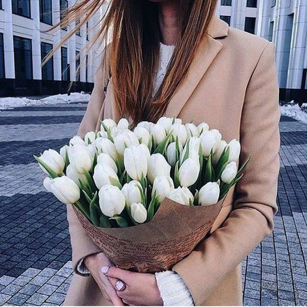 Букет из белоснежных тюльпанов