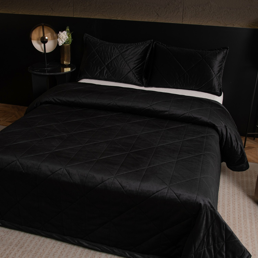 Велюровое покрывало в клетку с наволочками OVL047