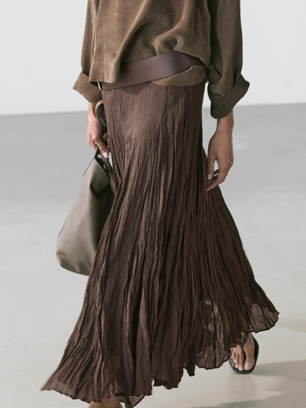 Massimo Dutti Струящаяся юбка-годе миди, шоколадный