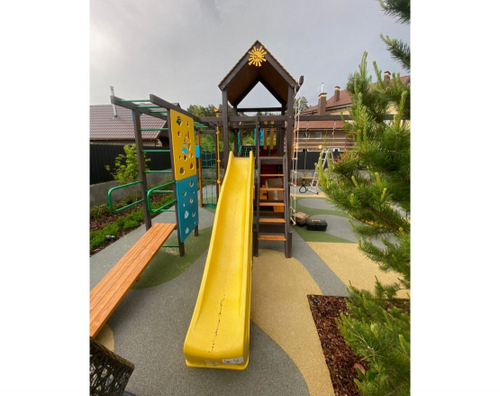 Детская игровая площадка на бесшовном резиновом покрытии