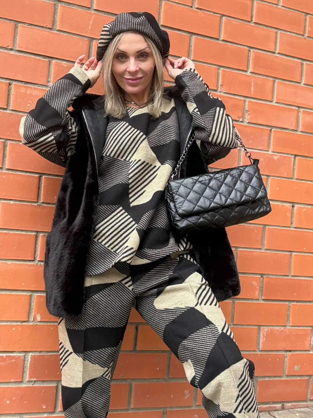 Брюки со стрелкой + Лонг кушак и берет +  /беж