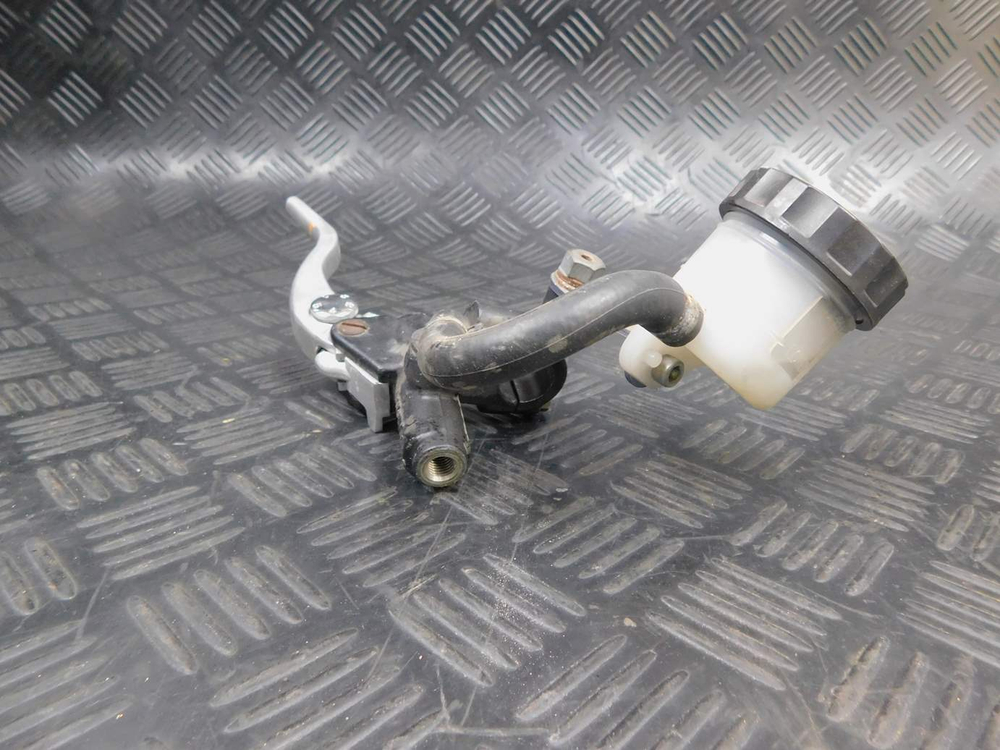 Цилиндр переднего тормоза Kawasaki ZZR 400 98 (не сток) 053029