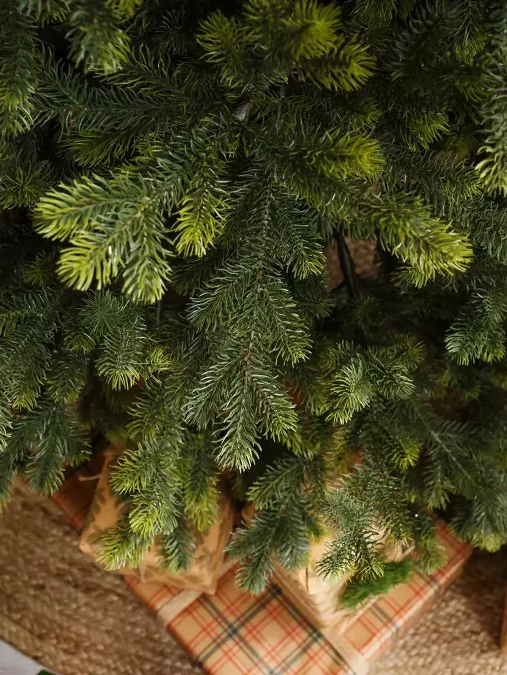 Искусственная ель «Леано» (Литая хвоя) 180 см / 1.8 м