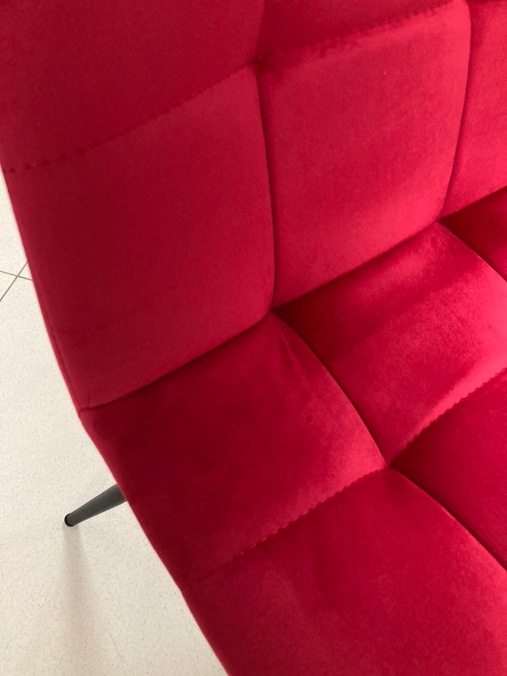 Стул Чили каркас конус черный основание велюр красный