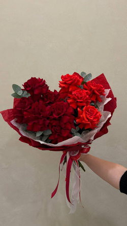 Букет красных французских роз для нее