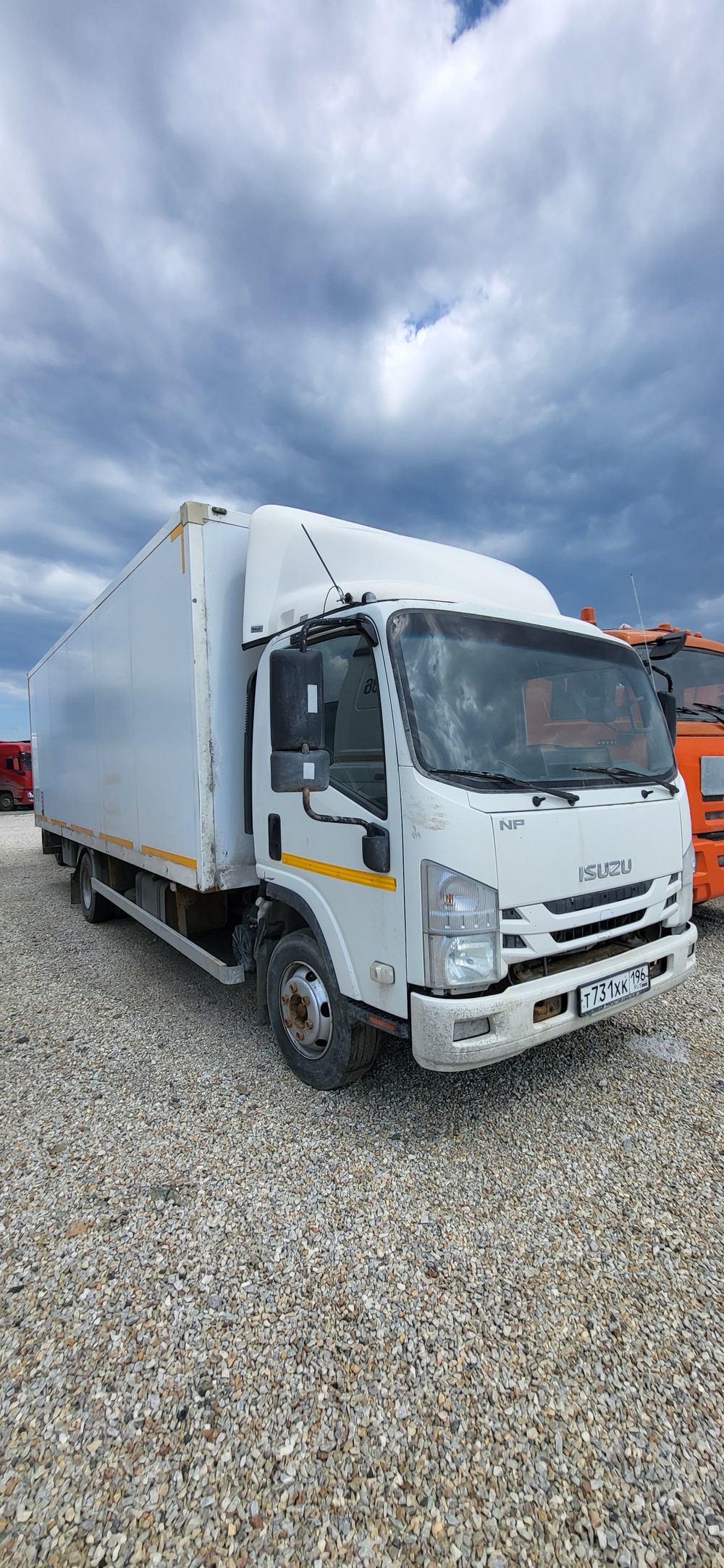 Isuzu ELF 7.5 (NPR) Промтоварный 470520 (Дизельный, 5,2 л, 155 л.с., МТ)