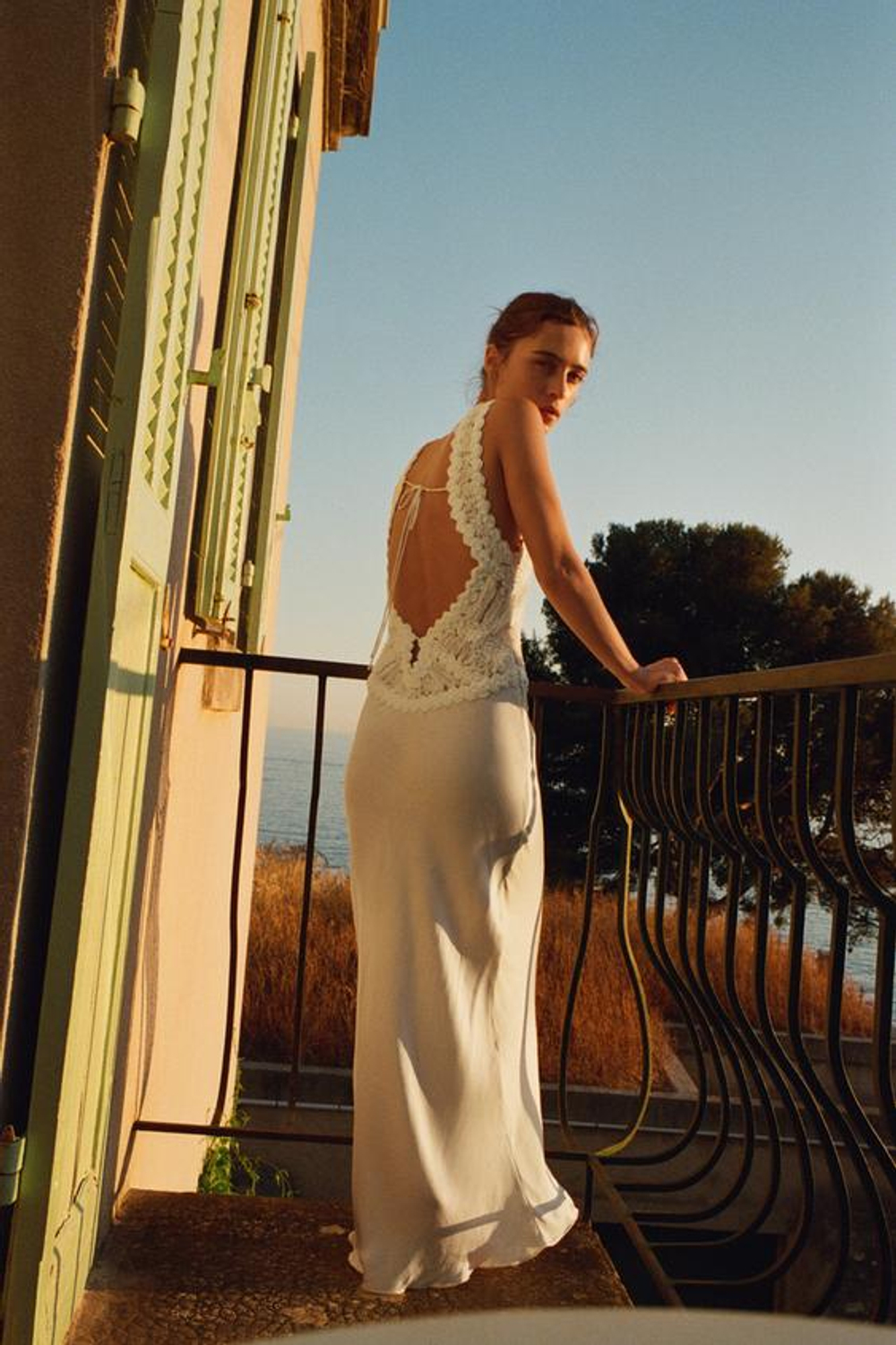 ZARA ПЛАТЬЕ ИЗ ТКАНИ КРОШЕ, ЭКРЮ