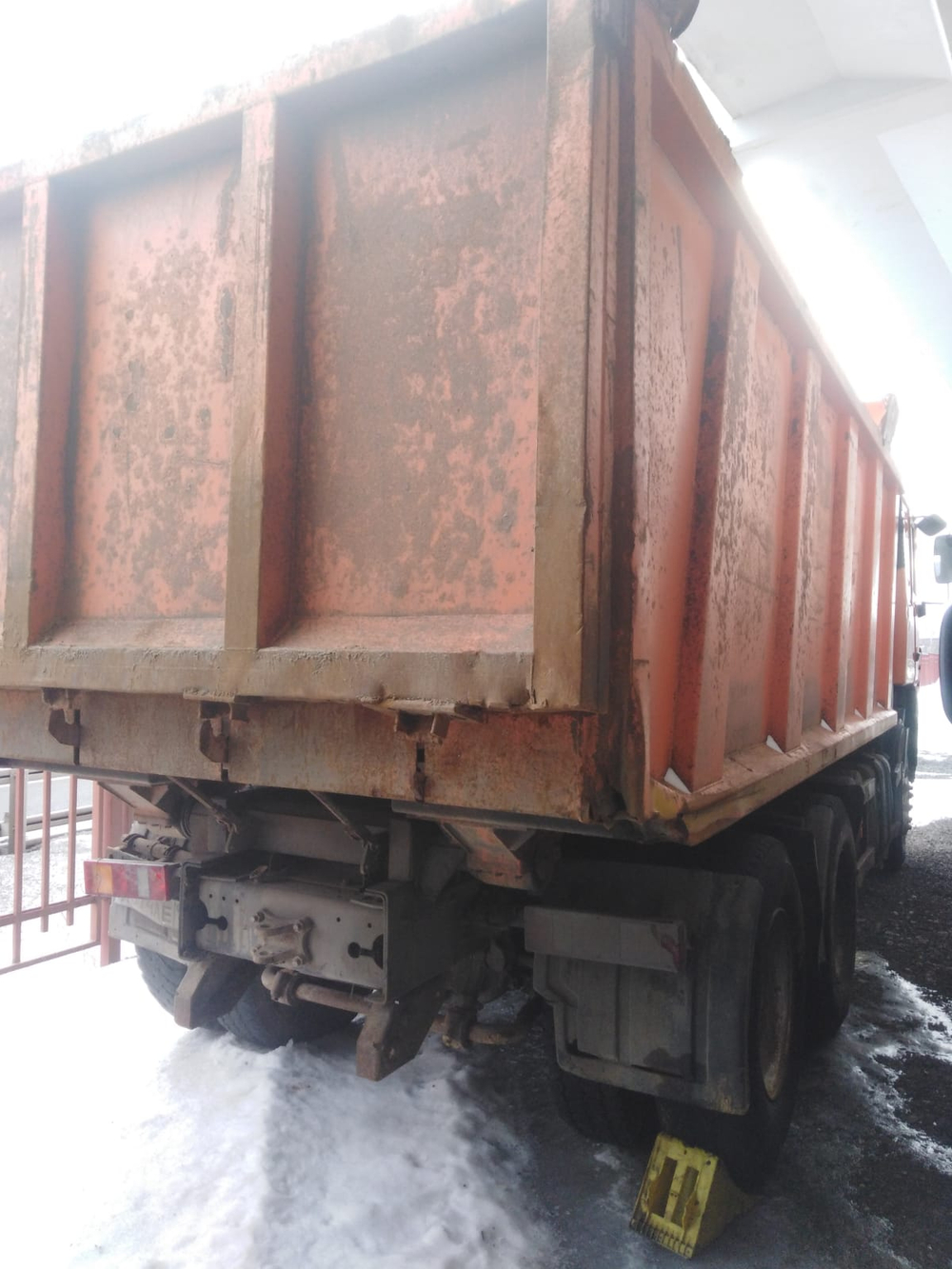 МАЗ 6501* 6x4 Самосвал 650128-8520-000 (Дизельный, 11,6 л, 423 л.с., МТ)
