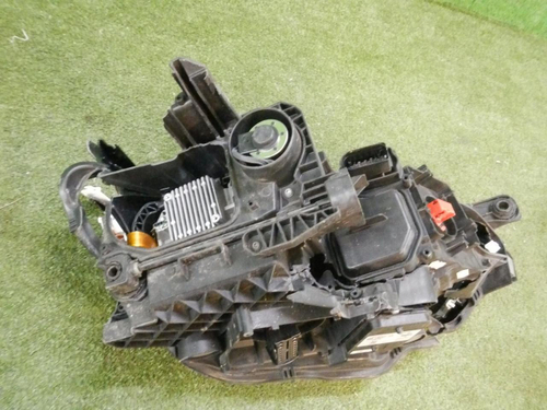 Битая Фара левая VW Passat B8 (2014-2020) LED