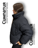 Универсальная куртка до -15 черного цвета с высоким воротником стойка