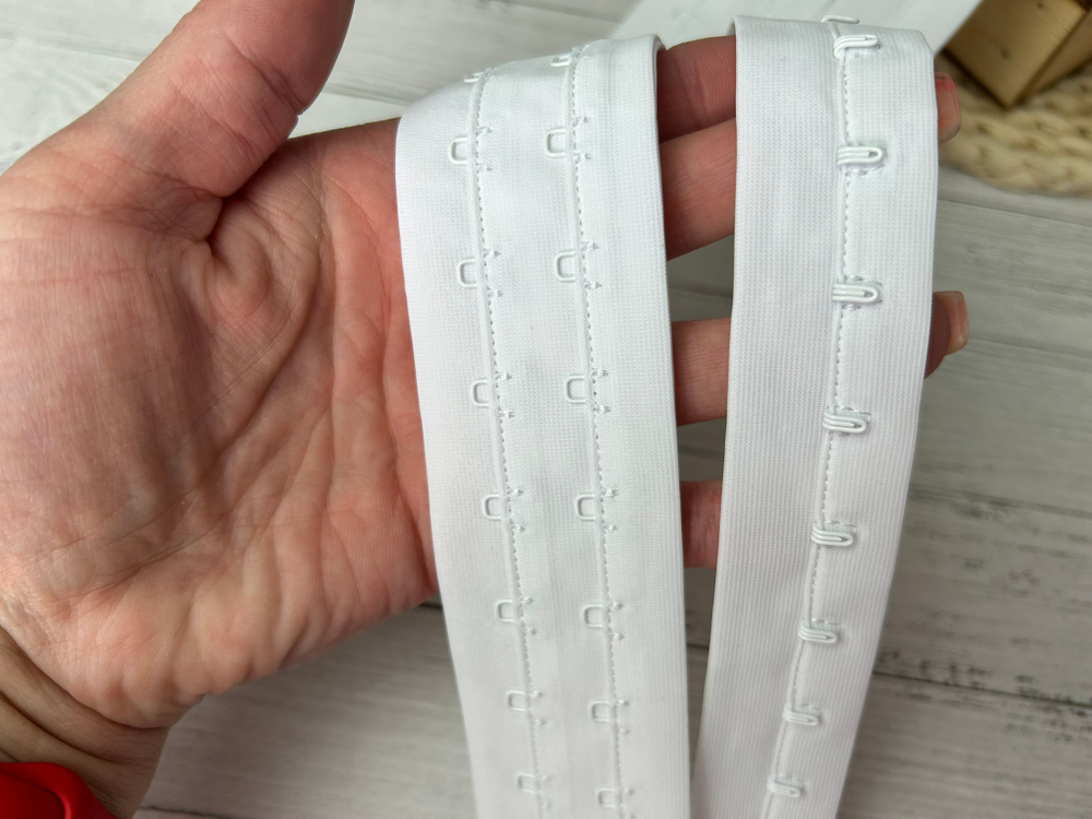 Тесьма С КРЮЧКАМИ белая