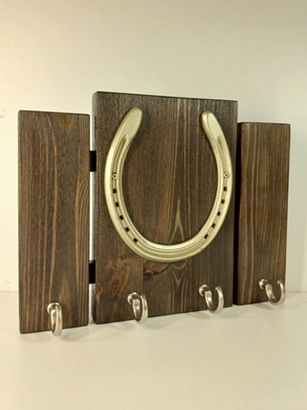 Ключница с подковой. 3-х секционная