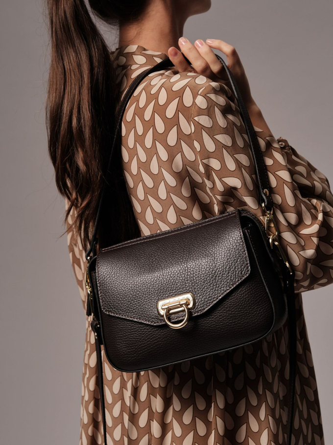 Сумка кожаная через плечо темно-коричневая