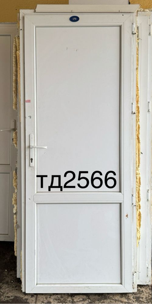 Дверь Пластиковая Б/У Входная 206(в) х 86(ш)