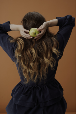 Платье с V-вырезом, поясом-баской и длинным рукавом, темно-синий хлопок-твил