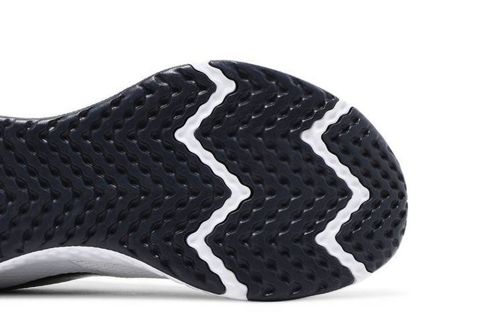 Кроссовки Nike Revolution 5