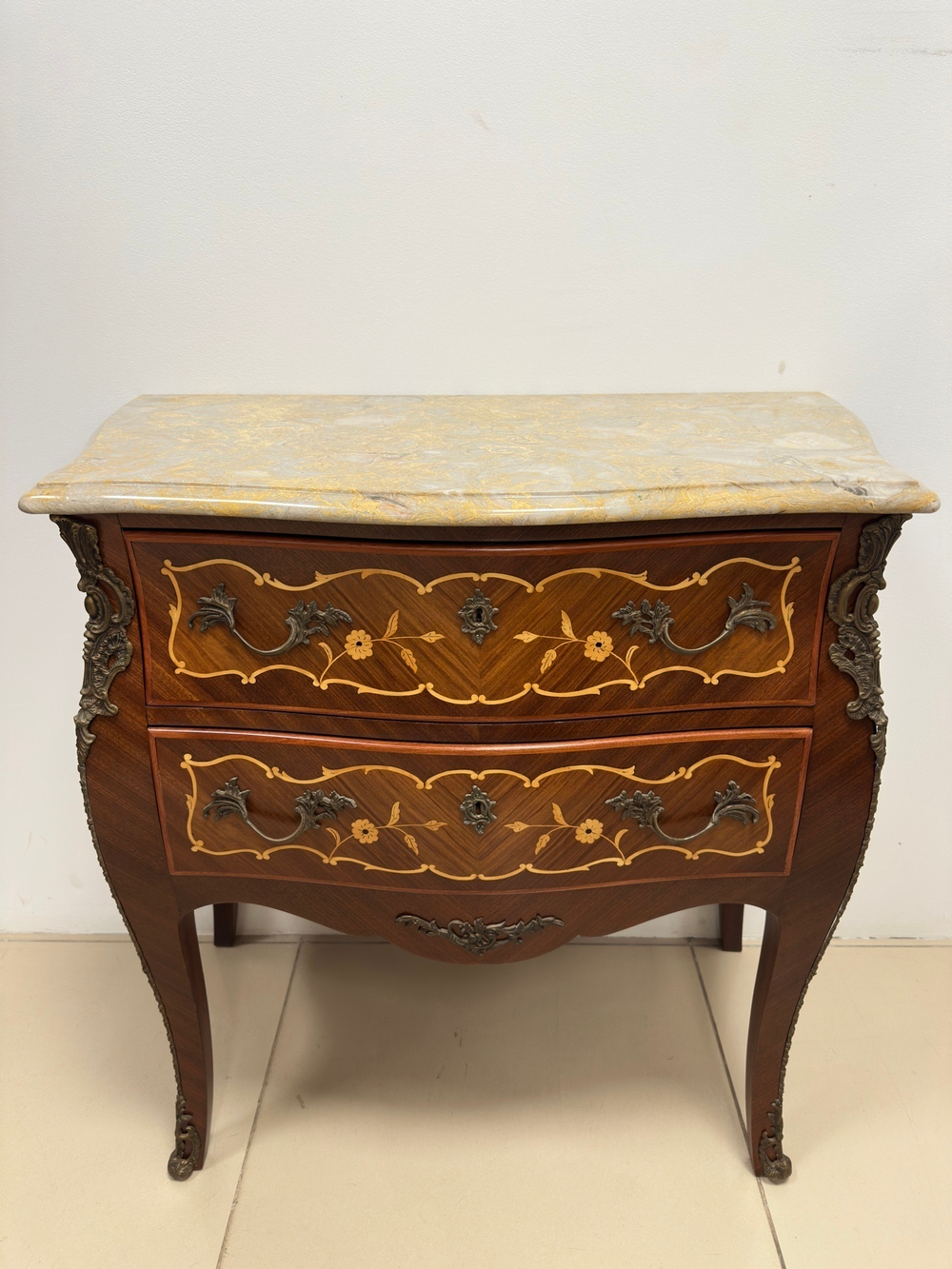 Комод в стиле Людовика XV