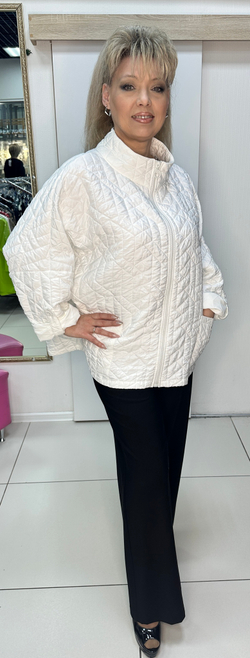 Белая стеганная куртка-жакет "зефирка"