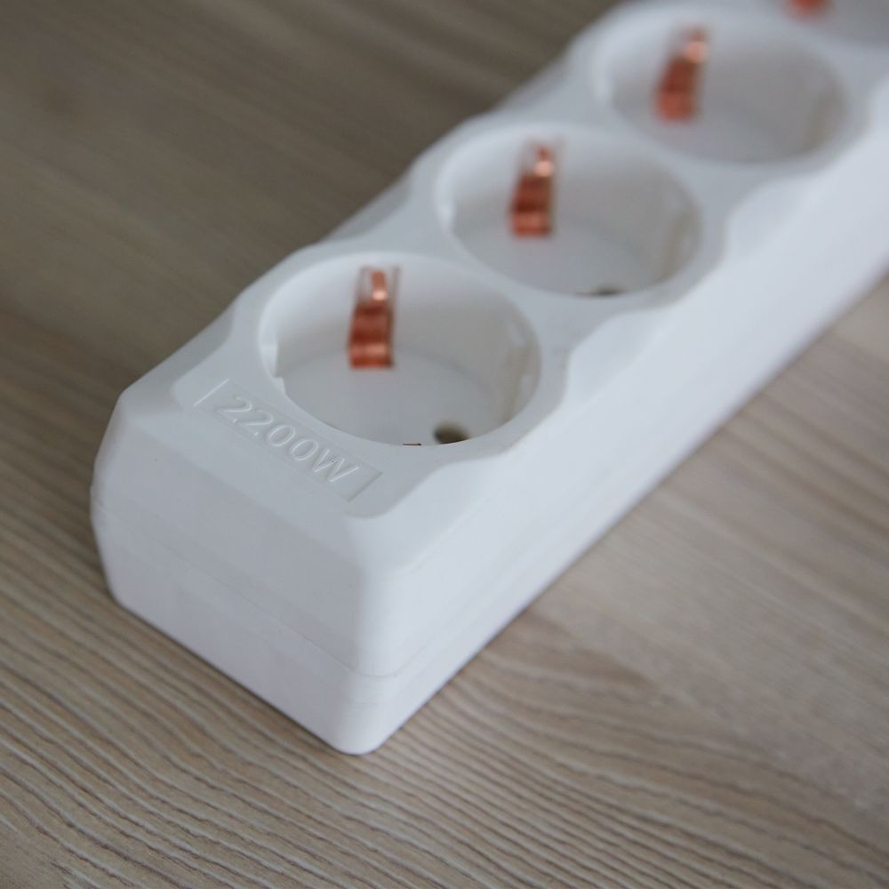 S-GSU5-1.5 WHITE Cетевой фильтр серии Universal. 1.5м Пвс 3x0.75. 5 гнезд. с-з. 10А. Защита от перенапряжения. короткого замыкания. TM Uniel.