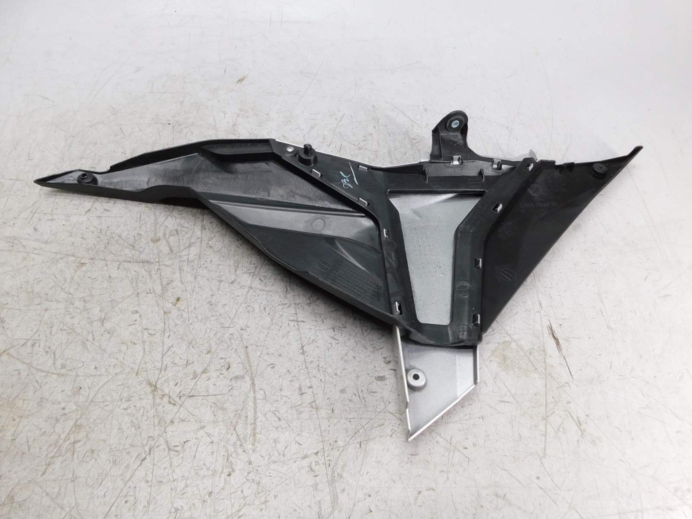 пластик боковой правый Suzuki Gixxer 150 47111-34J