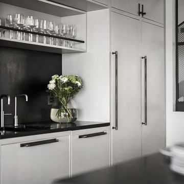 Ручка скоба Buster + Punch Closet Bar Smoked Bronze