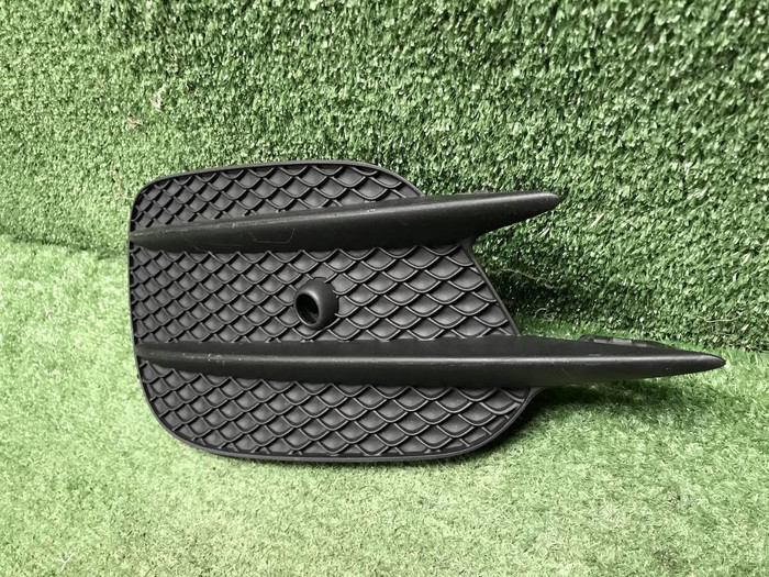 Решетка перед. бампера Mercedes E W213 (16-21) AMG