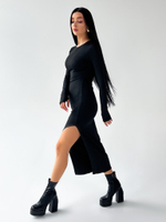 Платье 711 удлиненное однотонное с разрезом по ноге и прорезью для пальца