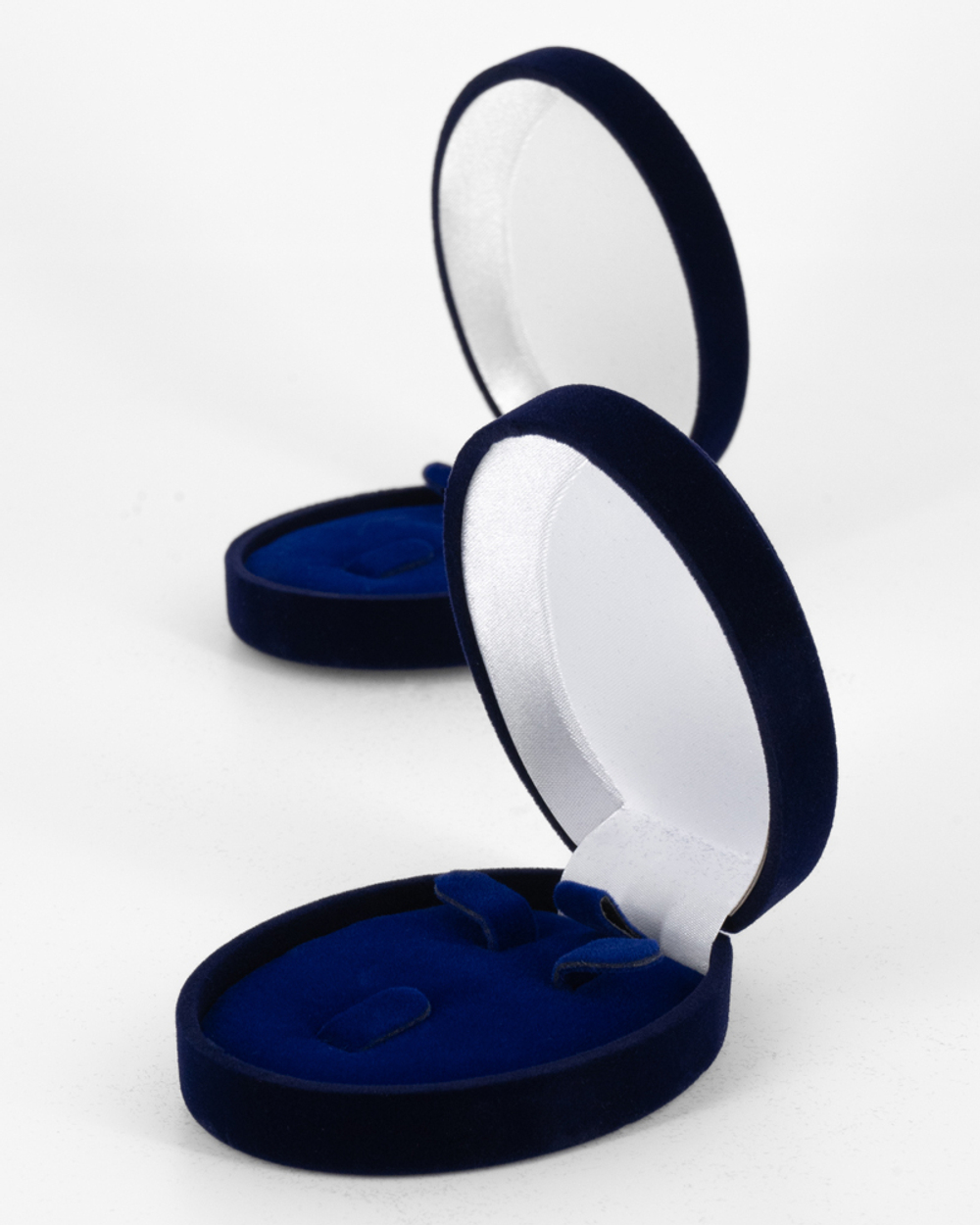 Бархатистая поверхность футляра