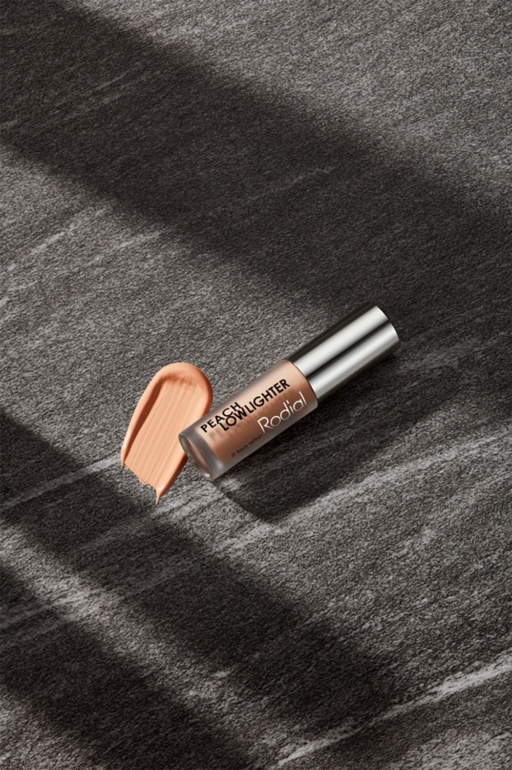 Rodial Peach Lowlighter - Кремовый корректор для лица "Rozjasniacz", 5 ml