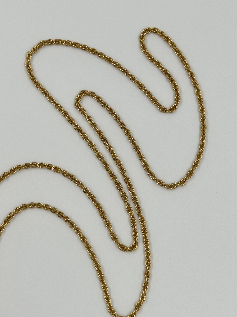 Кулон в виде амфоры с зелёной эмалью