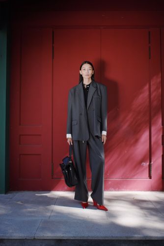 Серый брючный костюм Baguette